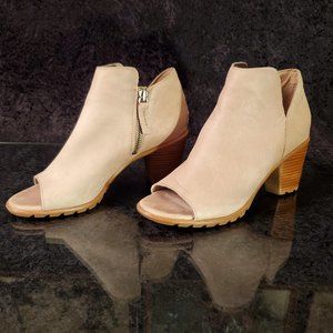 SOREL NADIA BOOTIE- Size 9.5 - Rubber Sole!